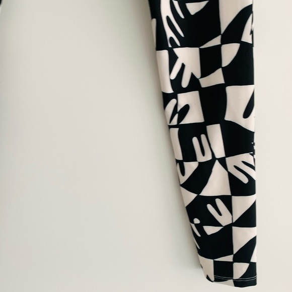 DAZEY LA HAND PRINT LEGGINGS - BLACK & WHITE - Picture 9 of 9